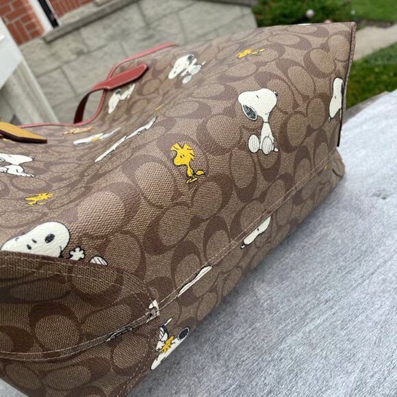 COACH X PEANUTS CITY TOTE IN SIGNATURE CANVAS WITH SNOOPY - Picture 6 of 6